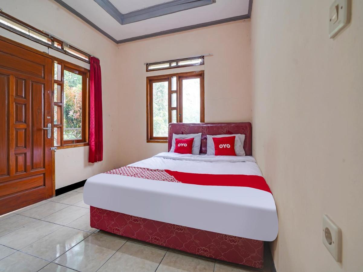 Oyo Homes 90915 Eco Tourism Desa Cihanjuang Rahayu Ciwangun Indah Camp Villas Bongkar Luaran gambar