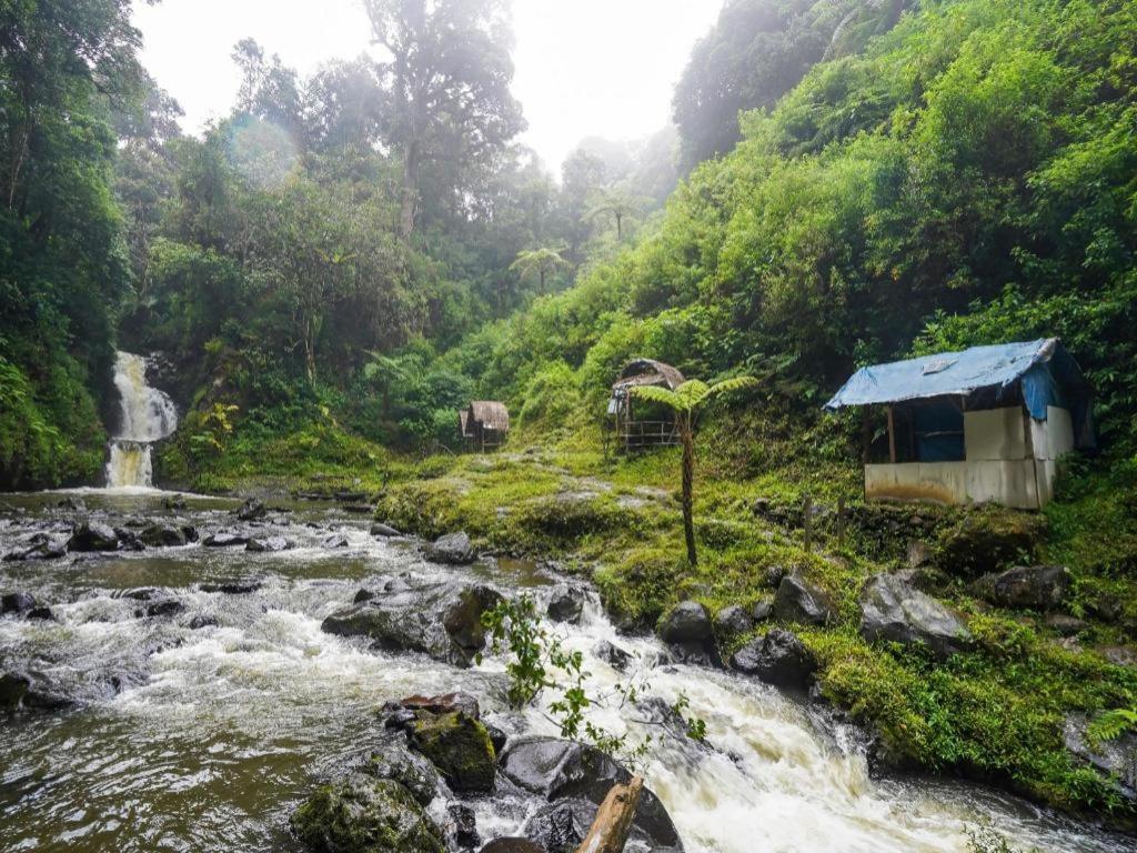 Oyo Homes 90915 Eco Tourism Desa Cihanjuang Rahayu Ciwangun Indah Camp Villas Bongkar Luaran gambar
