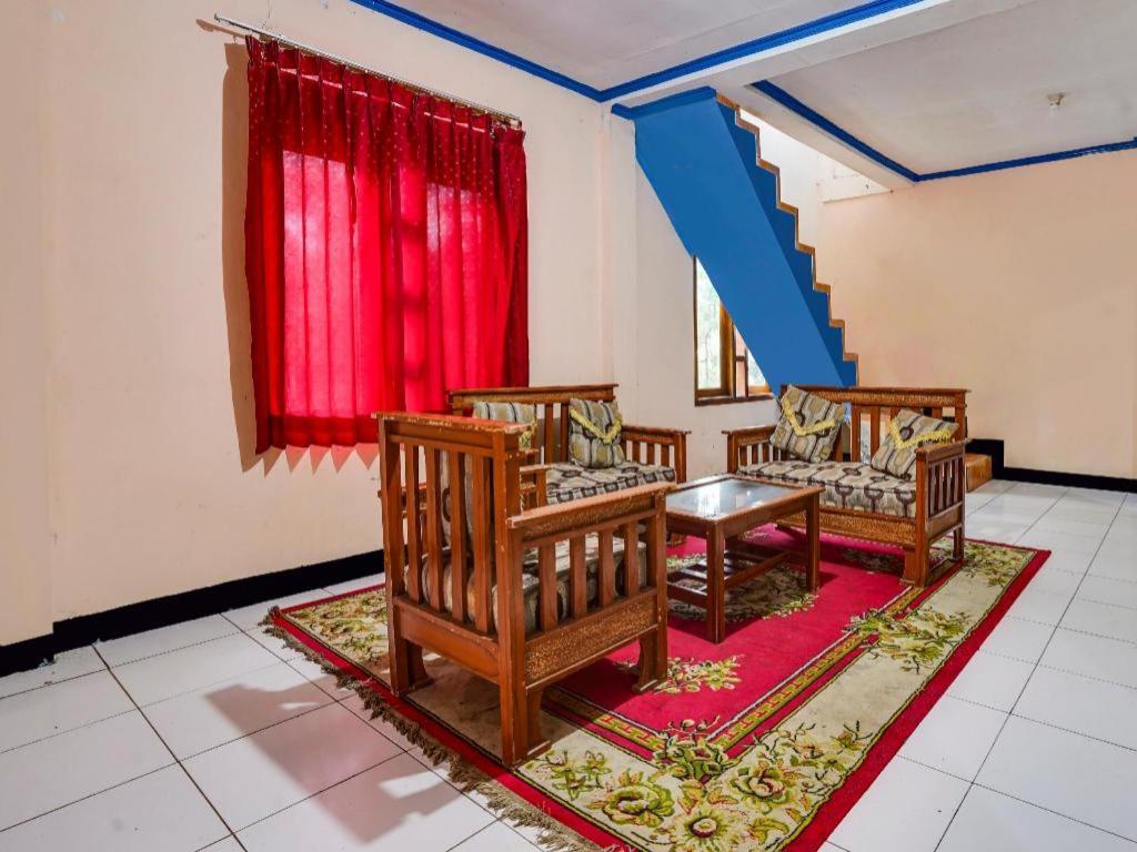 Oyo Homes 90915 Eco Tourism Desa Cihanjuang Rahayu Ciwangun Indah Camp Villas Bongkar Luaran gambar